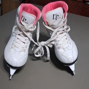Girl's Lake Placid Ice Skates Size 3 <R>